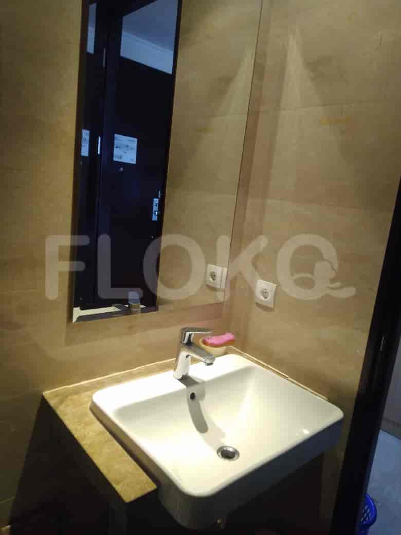 The bathroom sink with a mirror.