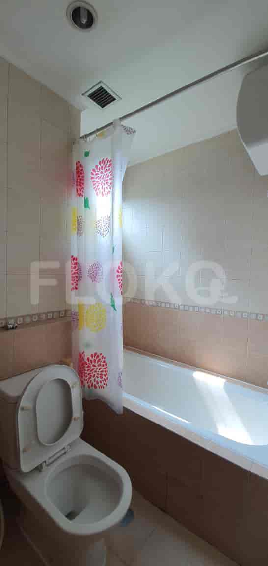 A well-maintained bathroom with a bathtub, toilet, and a shower curtain.