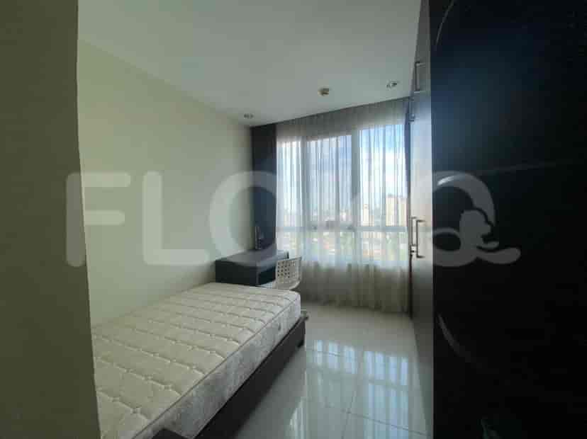 Another small bedroom with a single bed, a desk and wardrobe.