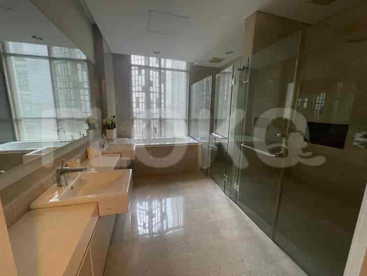 2 Bedroom on Middle Floor for Rent in Senopati Suites - fse016 10