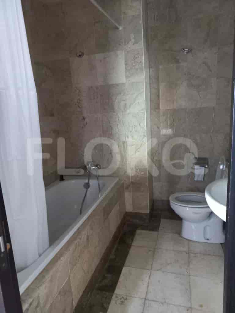 Bathroom with bathtub and toilet.