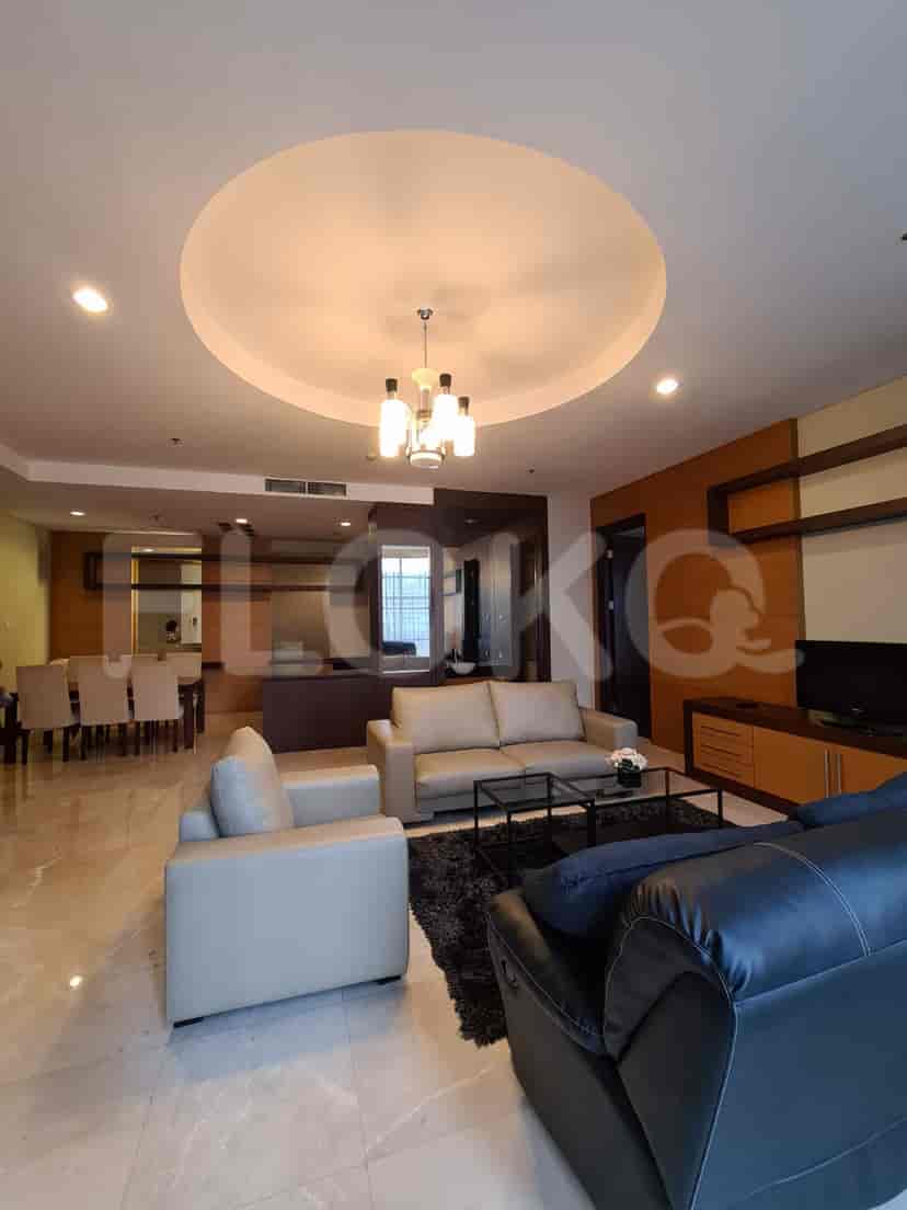 Living room with furniture.
