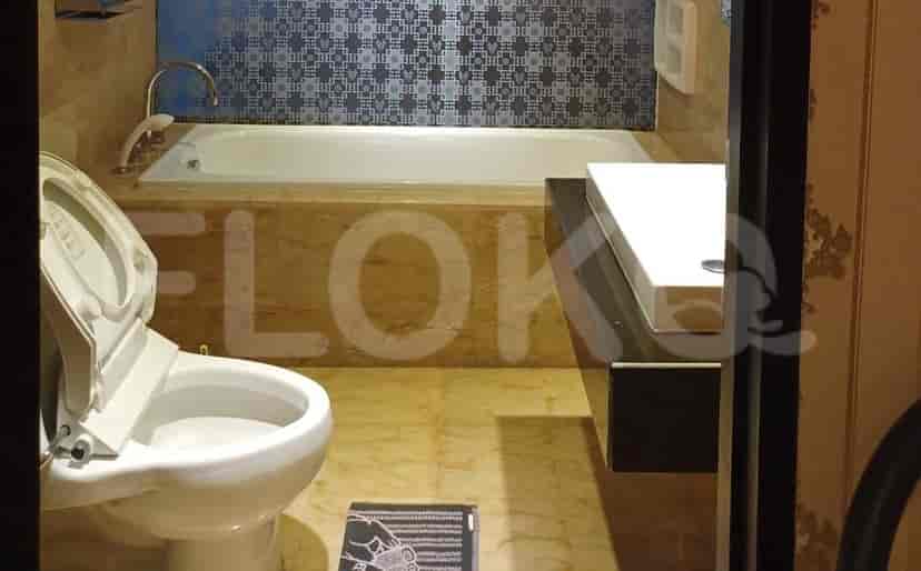 Bathroom with a bathtub, toilet, and sink.