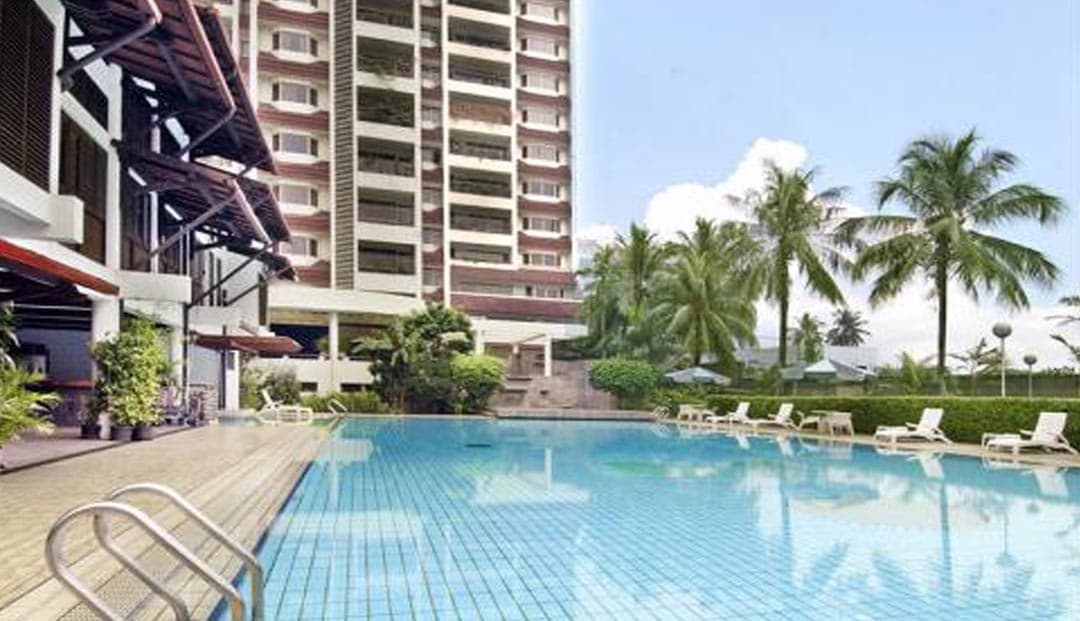 Kolam Renang Palm Court Apartemen