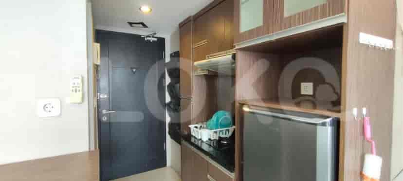 Small kitchen area with cooking facilities.