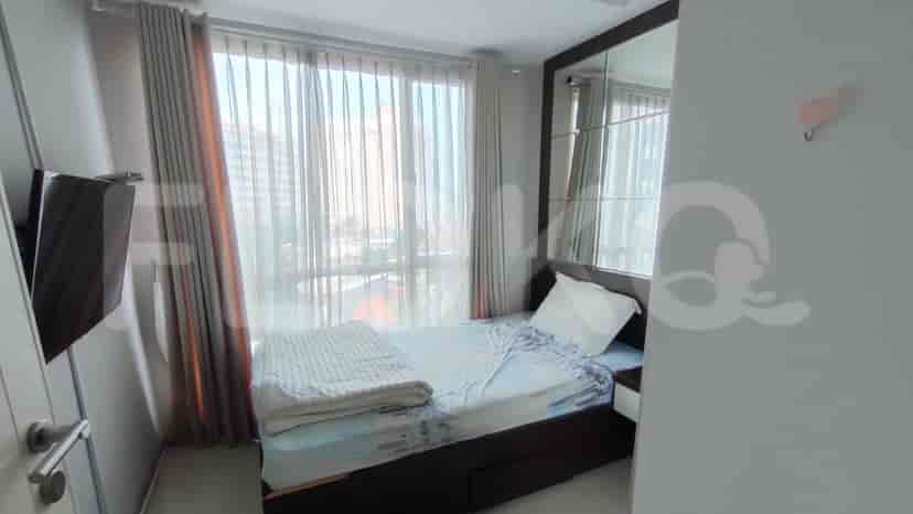 A smaller bedroom with a single bed.