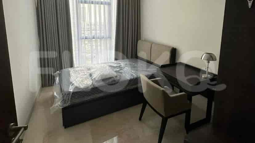 A bedroom with a bed and a desk.