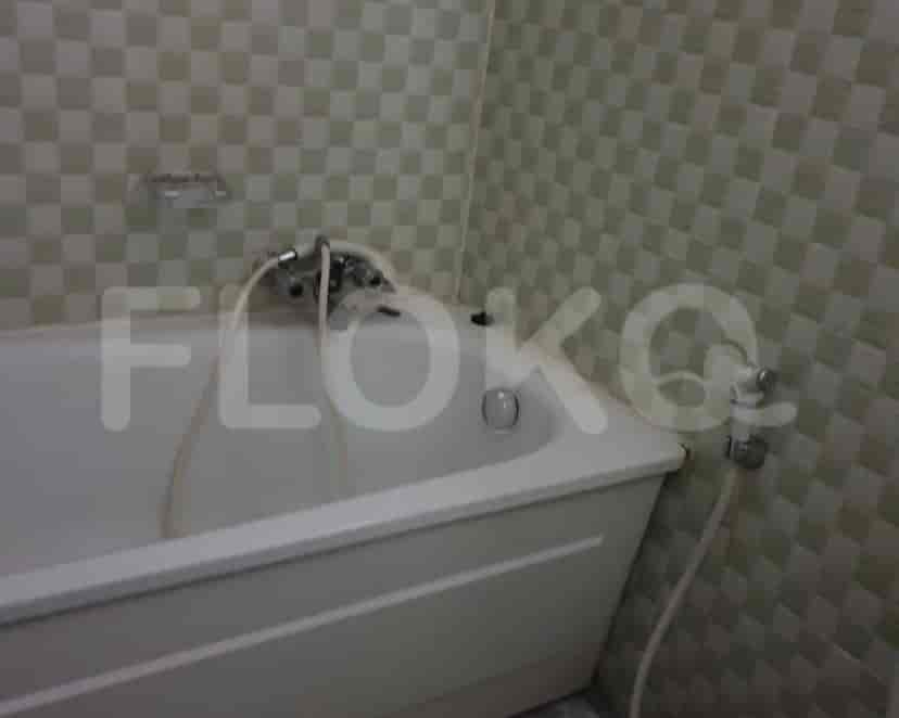 Bathroom with a bathtub.