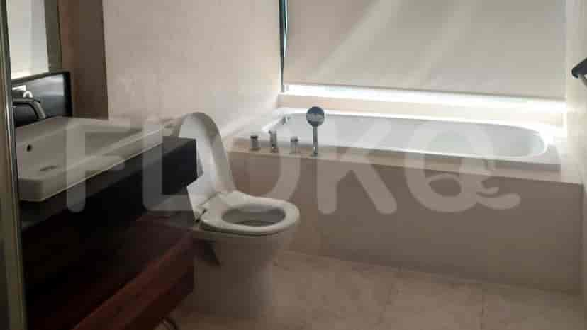 Bathroom with a bathtub and a toilet