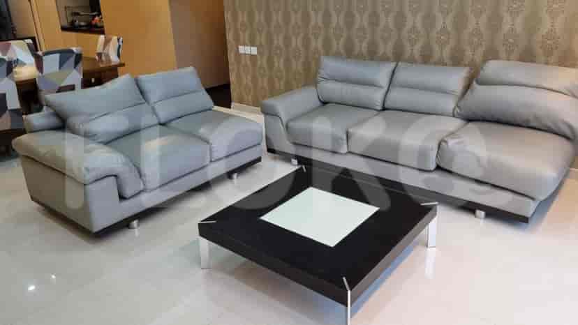 Living room with two grey leather sofas and a dark coffee table.