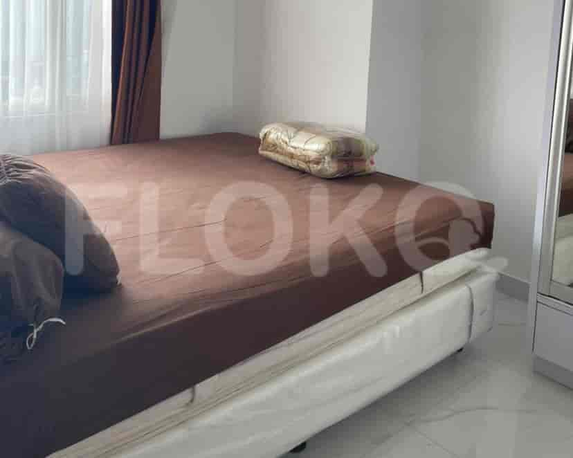 Bedroom with a bed with brown covers.