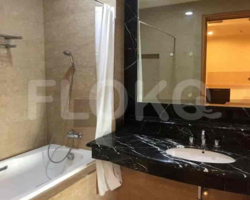 Bathroom with a bathtub.