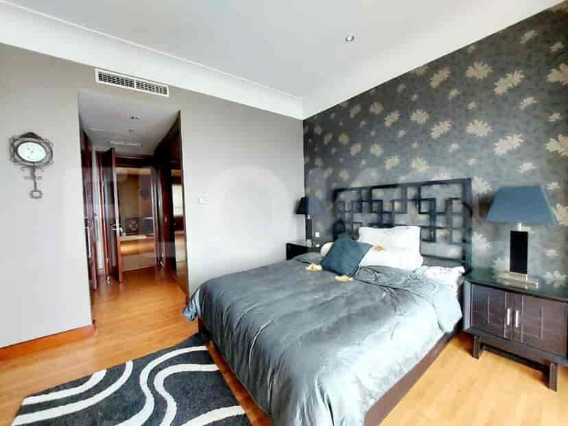 Bedroom with large bed, lamps and dark color theme