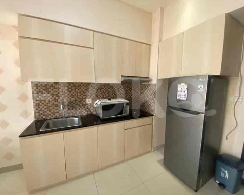 Well-equipped kitchen with cabinets, appliances, and backsplash.