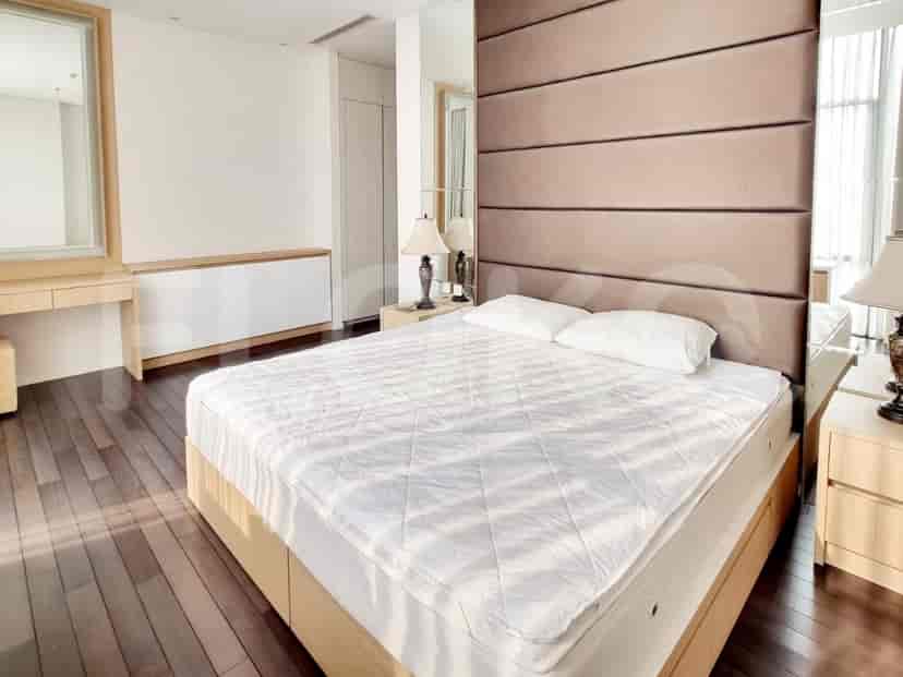 Master bedroom featuring a large bed, neutral-toned decor, and city views.