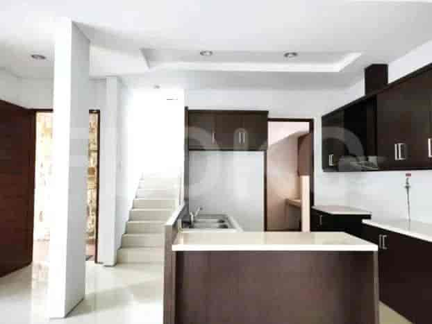 Disewakan Rumah 4 BR, Luas 150 m2 di nearby mega kuningan , Mega Kuningan - RHA686 3