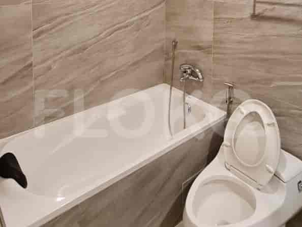 Bathroom with bathtub and toilet.