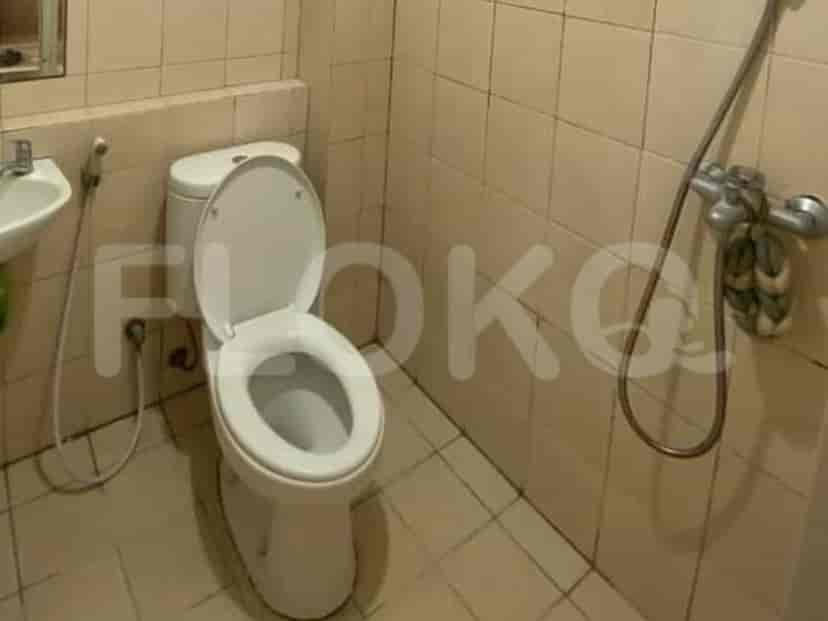 A bathroom with a toilet and a shower.