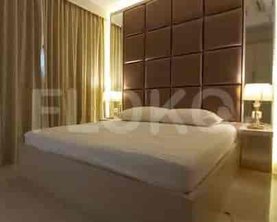 Bedroom with a large bed, bedside tables, and lamps.