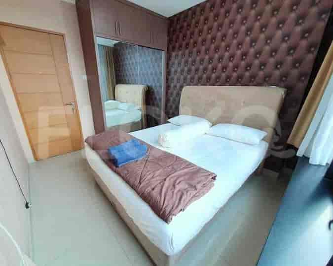 Bedroom with a queen-size bed and mirrored closet.