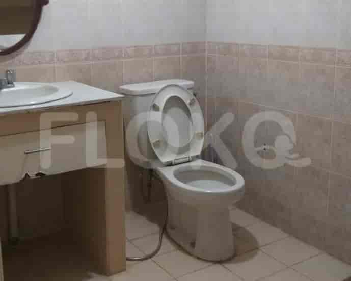 A bathroom with a toilet and sink.