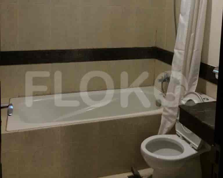 Bathroom with a bathtub and toilet.