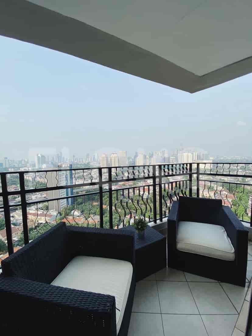 Rent 4 Bedroom on the 26th Floor of Permata Hijau Suites Apartment: Flokq 6