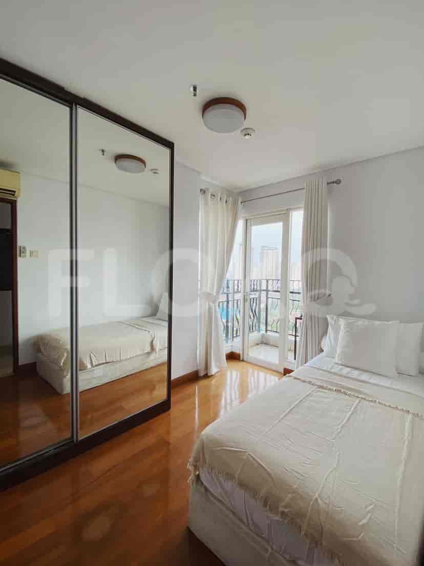 Rent 4 Bedroom on the 26th Floor of Permata Hijau Suites Apartment: Flokq 7