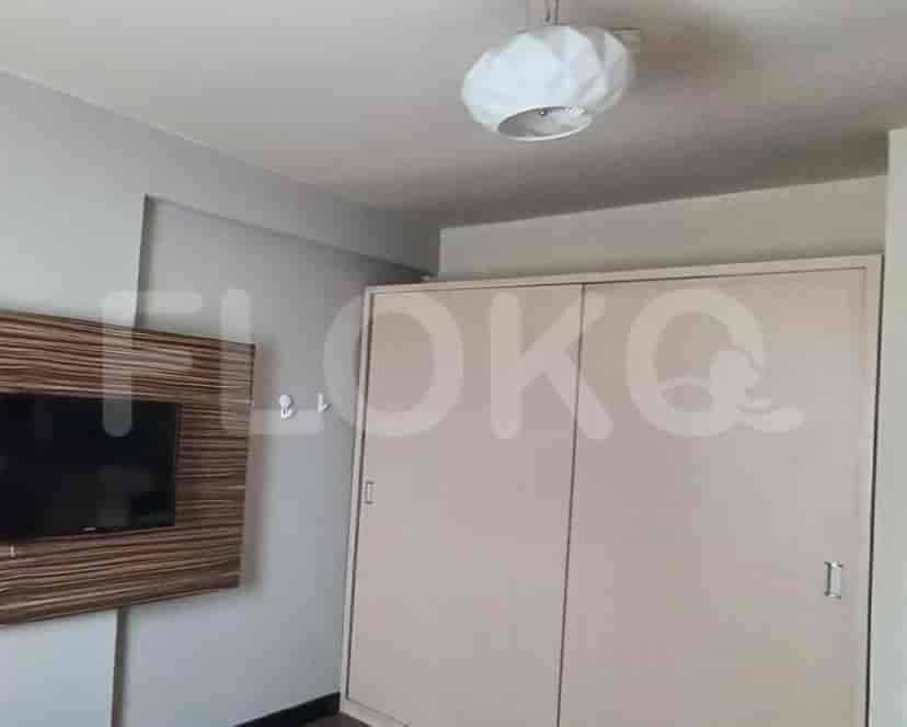 Bedroom with a wardrobe and a TV.