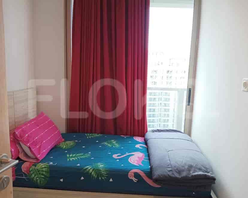 Bedroom with a single bed and a curtain.