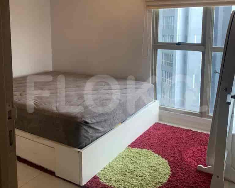 Bedroom with a bed, a mirror and a red carpet.