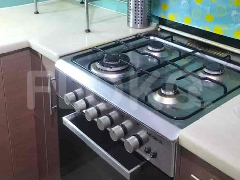 Modern kitchen with a gas stove.