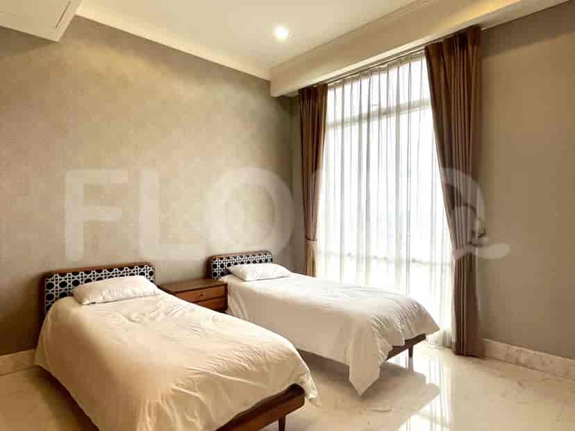 Bedroom with two twin beds and neutral color scheme.