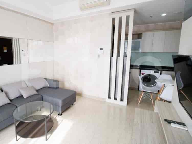2 Bedroom on Middle Floor for Rent in Menteng Park - fmef99 3