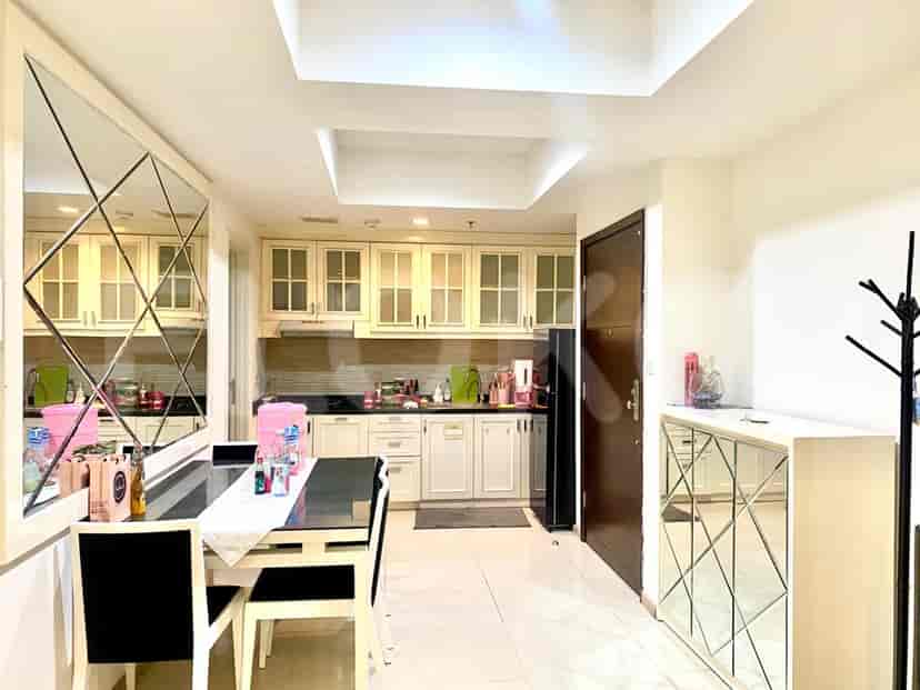 Open-plan kitchen and dining area with modern appliances.
