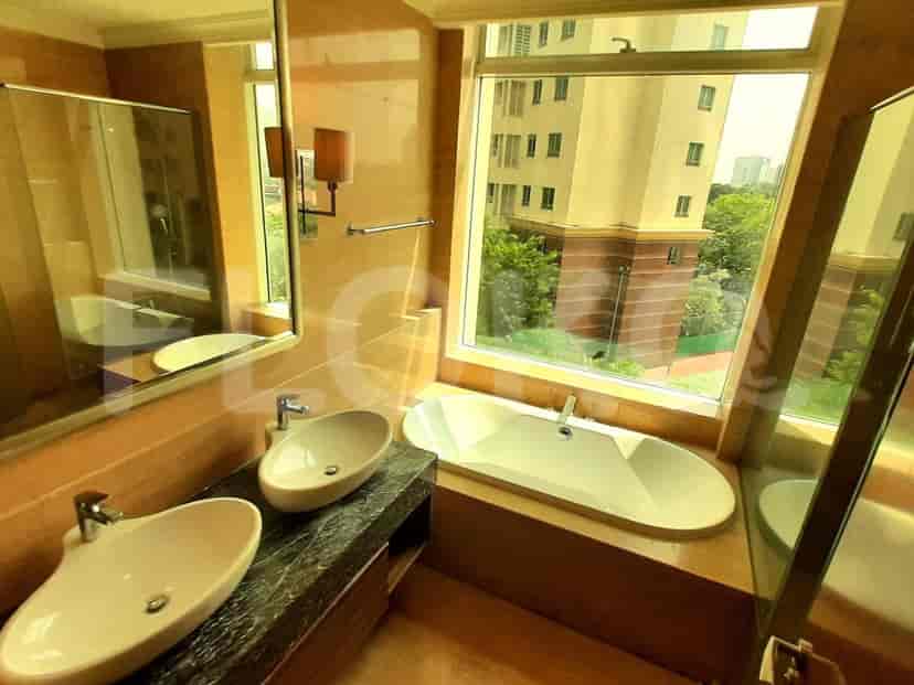 Dijual: APAe180f | Apartemen 4BR, Simprug, Botanica 11
