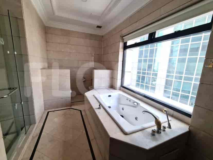 APAfe5 10th Floor | 4BR Apartment for Sale, Mega Kuningan 2