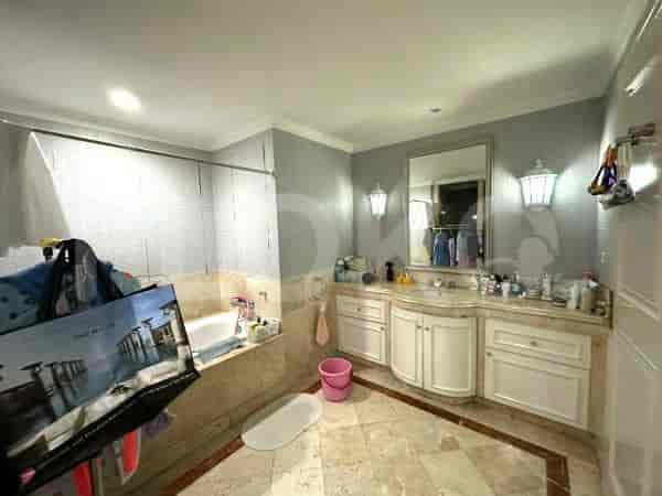 Furnished Apartment for Sale - APAcb5, High Floor, Sudirman Hill Residences 5
