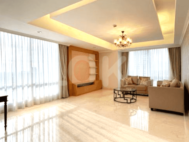 Apartemen 3BR Elegan Dijual di Sudirman - APA79d, Lantai Menengah 1