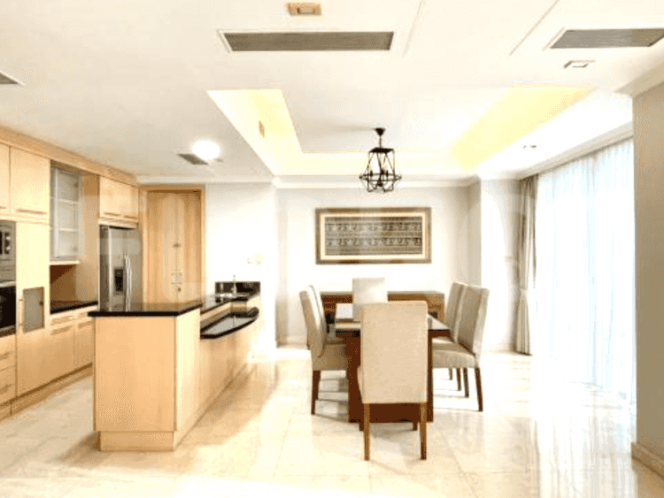 Apartemen 3BR Elegan Dijual di Sudirman - APA79d, Lantai Menengah 2