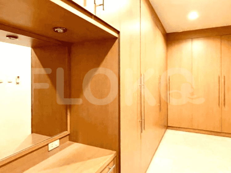 Apartemen 3BR Elegan Dijual di Sudirman - APA79d, Lantai Menengah 4