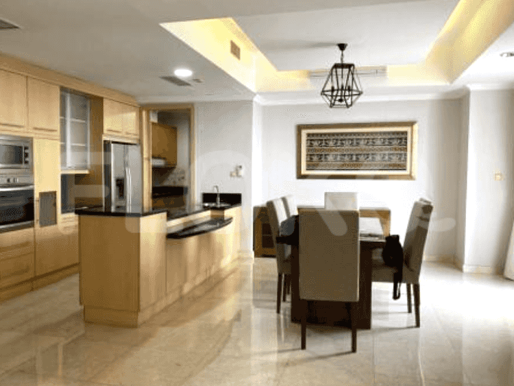 Unit 3 Kamar Tidur, Lantai Menengah untuk Dijual di Sudirman Mansion - APA589 5