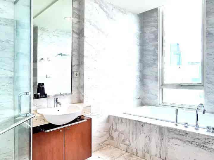 APA2aa 37th Floor | Furnished 3BR Apartment for Sale, Sudirman 4