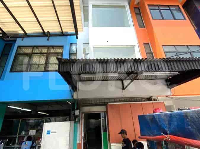 300 sqm, shophouse for sale in Raya Cibarusah, Bekasi 1