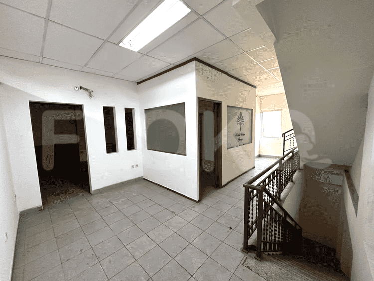 Dijual Ruko Luas 580 m2 di Sultan Iskandar Muda, Gandaria - RKScf7 3