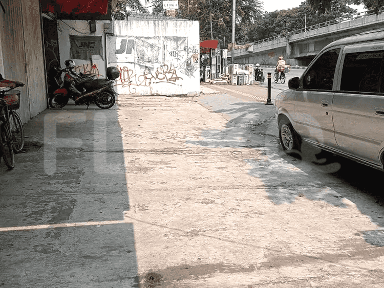 210 sqm, shophouse for sale in Utama Latumeten, Grogol - RKS434 1