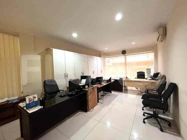 1008 sqm, shophouse for sale in Kebon Jeruk, Kebon Jeruk - RKSc94 6