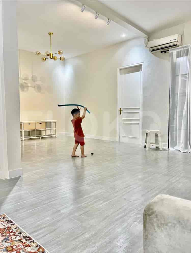 Dijual Rumah 5 BR, Luas 300 m2 di Harapan Indah, Bekasi Utara - RHAS4fa 1