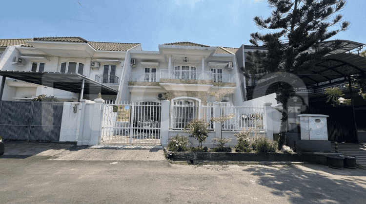 Dijual Rumah 5 BR, Luas 300 m2 di Harapan Indah, Bekasi Utara - RHAS4fa 2