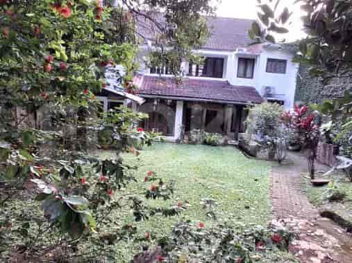 Dijual Rumah 3 BR, Luas 375 m2 di Bintaro Sektor 3A, Bintaro - RHASc08 1